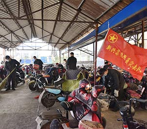 共青團義務打掃廠區衛生